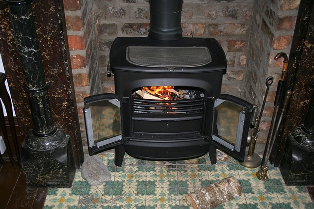 fireplace-195296_640