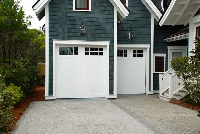 garage-door-2578740_640
